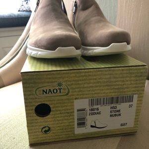 NAOT zodiac size 37 Stone Nubuk